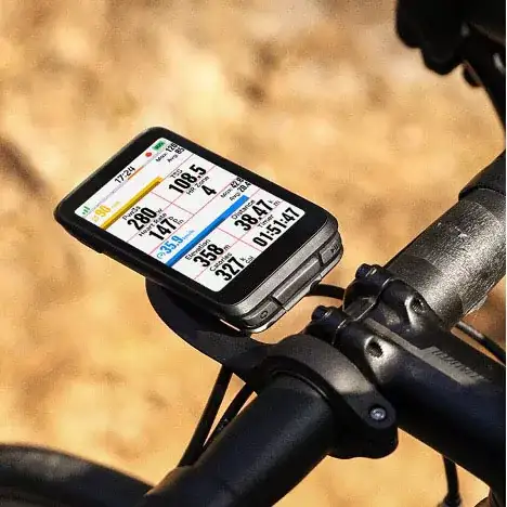 Por que um módulo TFT transfletivo é ideal para monitores externos